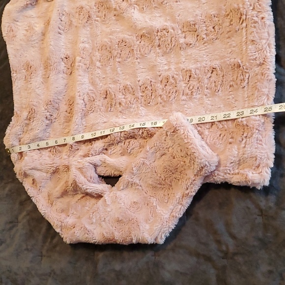 Fuzzy sweater - Picture 4 of 5